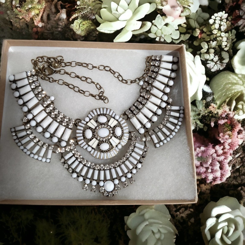 SOHI Bohemian White & Gold Bib Statement Necklace – Rhinestone Accented